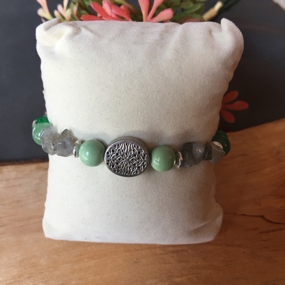 Green and silver multi stone beaded bracelet - Picture 2 of 8